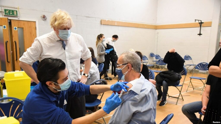 Bất chấp Omicron, Anh không thắt chặt biện pháp chống dịch dịp Giáng sinh