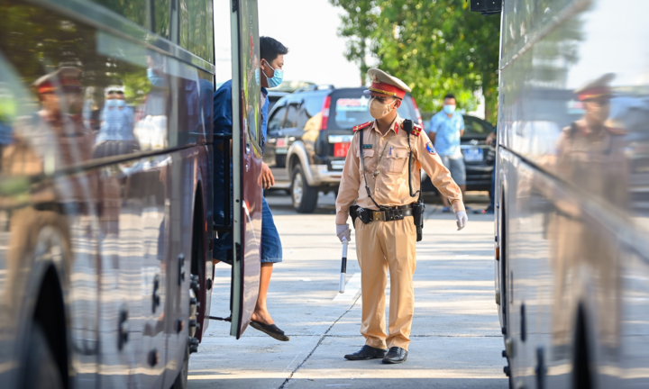 Từ 2022, ô tô kinh doanh vận tải không đổi biển số màu vàng sẽ bị phạt