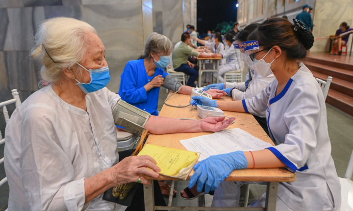 Hơn 1% F0 tại Hà Nội diễn biến nặng, nguy kịch