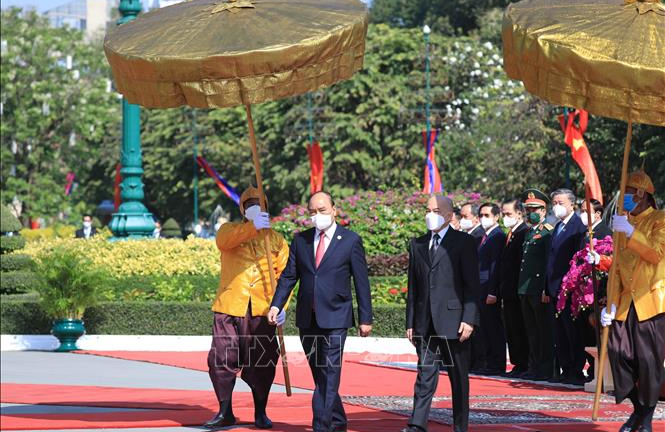 Chủ tịch nước Nguyễn Xuân Phúc hội kiến Quốc vương Campuchia Norodom Sihamoni