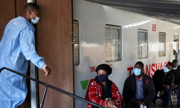 Thế giới oằn mình chống biến thể mới, một quốc gia đã qua đỉnh dịch Omicron?