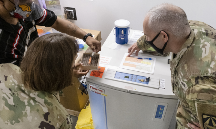 Quân đội Mỹ phát triển vaccine chống lại mọi biến chủng COVID