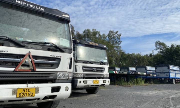 Hơn 7.000 xe tải phía Nam đang kẹt ở phía biên giới phía Bắc nguy cơ 'ăn' phạt