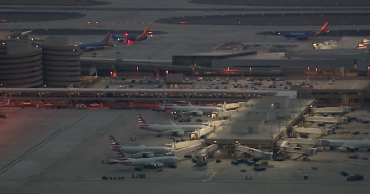 2.000 chuyến bay bị hủy đêm Giáng sinh