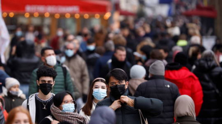 Pháp dự báo cả trăm nghìn ca mắc COVID-19 mỗi ngày đầu năm 2022