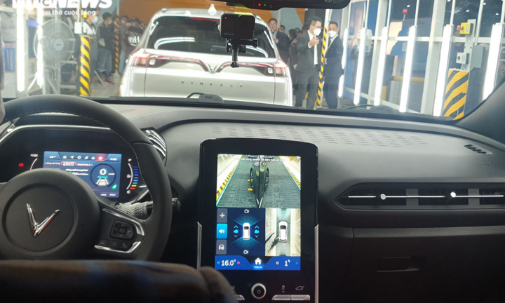 Lô ô tô điện Vinfast VF e34 đầu tiên đến tay khách hàng