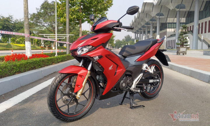 Kinh doanh cả năm èo uột, xe máy tung mẫu mới 'vợt' khách cuối năm
