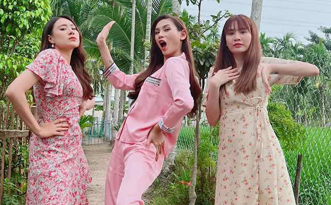 Siêu mẫu Võ Hoàng Yến lộ ảnh ở phim trường sau hơn 10 năm vắng bóng màn ảnh nhỏ