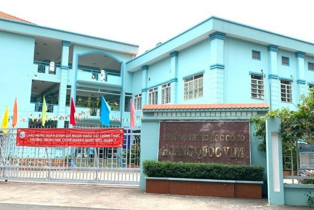 Buộc thôi việc cô giáo uống thuốc tự tử trước mặt hiệu trưởng