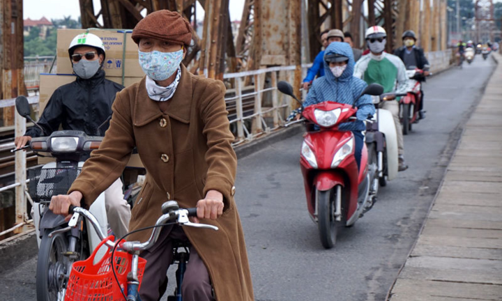 Thời tiết ngày 4/1: Miền Bắc nắng ấm, miền Trung và Tây Nguyên rải rác mưa rào