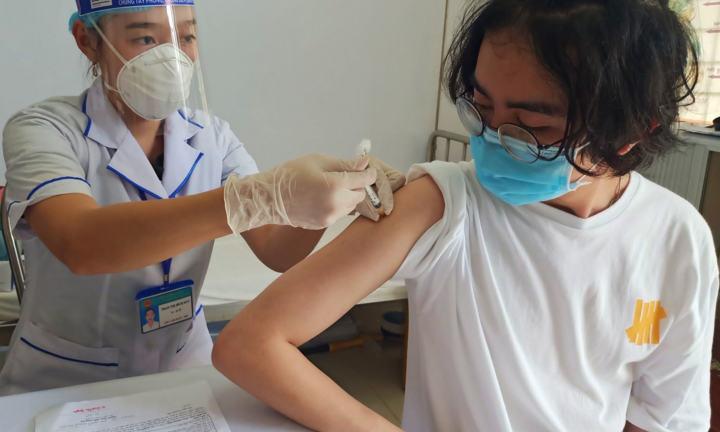 Thứ trưởng Y tế: Độ phủ vaccine COVID-19 đảm bảo đạt miễn dịch cộng đồng