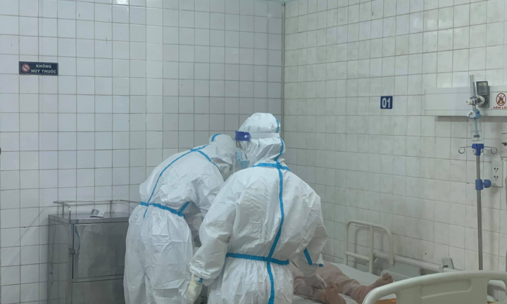 Ca COVID-19 tăng nhanh, Hà Nội điều chỉnh phân tầng điều trị F0 thế nào?