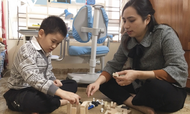 Giáo viên mầm non làm đủ việc kiếm sống, có người cay đắng bỏ nghề