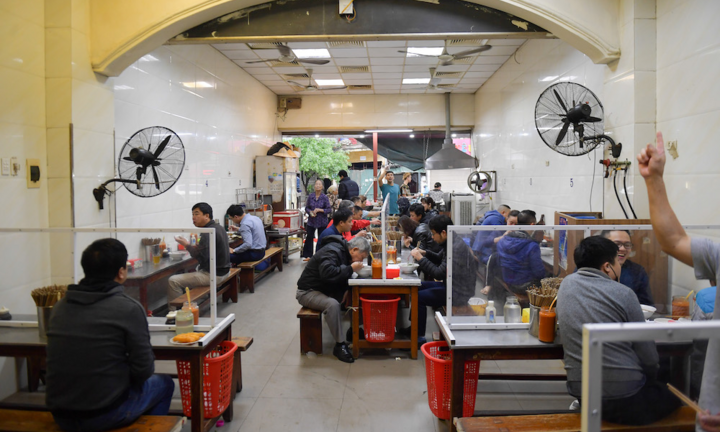 Hà Nội: Thành vùng vàng, Tây Hồ và Thanh Trì được bán hàng ăn uống tại chỗ