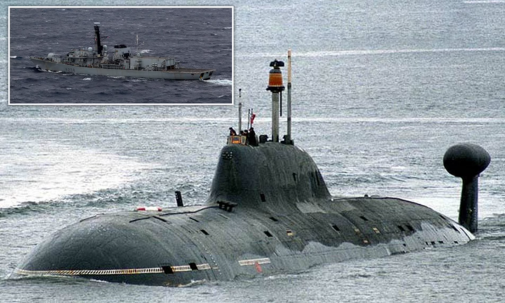 Truy lùng tàu ngầm Nga, khinh hạm Anh suýt đối mặt thảm họa
