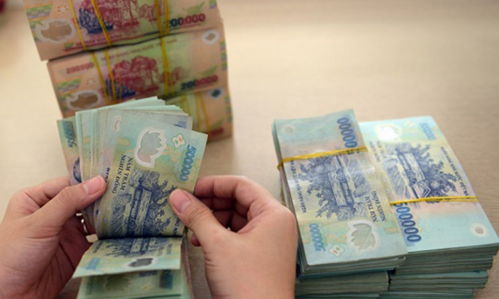 Nhiều ngân hàng tăng lãi suất huy động để hút vốn