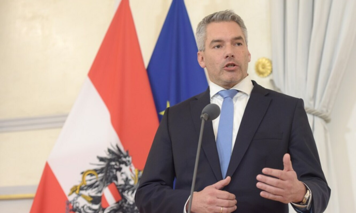 Thủ tướng Áo mắc COVID-19