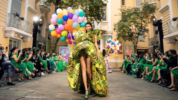 Nhà thiết kế phản hồi khi Minh Tú mắc COVID-19 sau show diễn