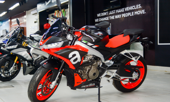 Cận cảnh Aprilia Tuono 660, nakedbike tầm trung giá 475 triệu đồng