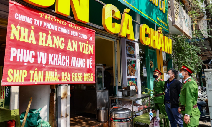 Chuyên gia: Hơn 2.000 ca COVID-19/ngày, Hà Nội cần thay đổi cách chống dịch