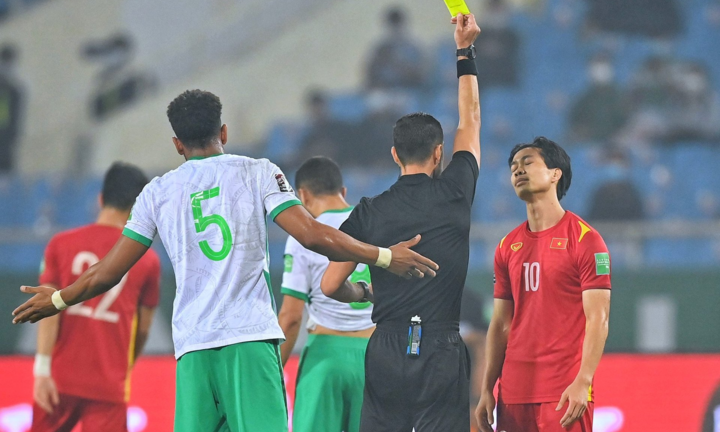 FIFA phạt tuyển Việt Nam gần 150 triệu đồng