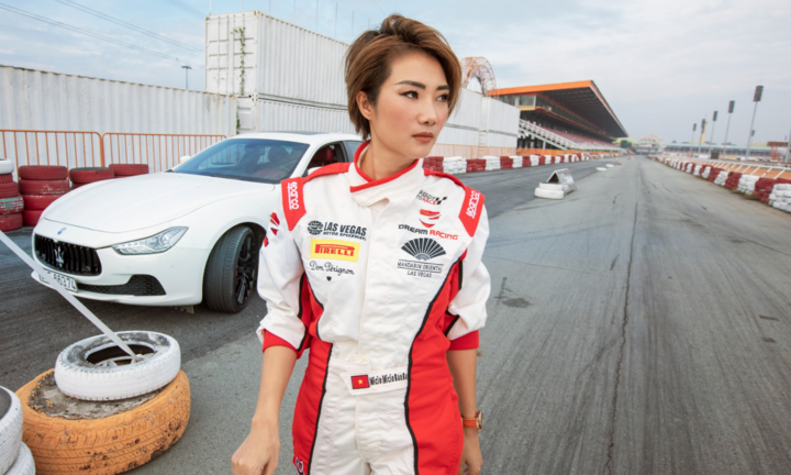 Bóng hồng cá tính thách thức đường đua tốc độ Việt Nam