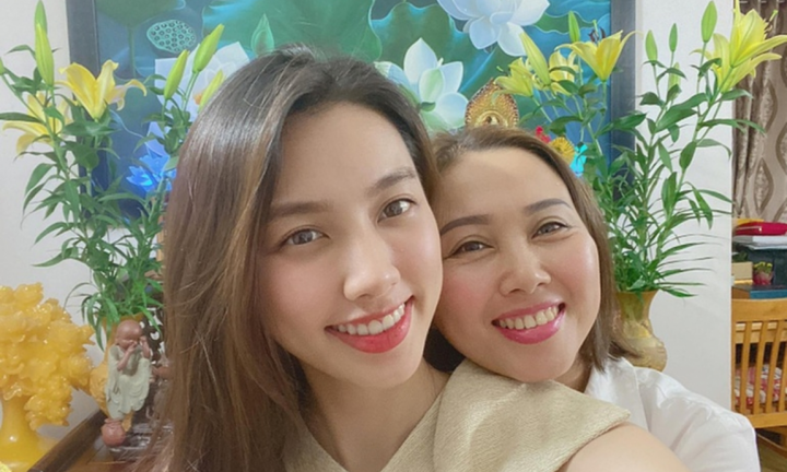 Bị chỉ trích chuyện để mẹ ruột lủi thủi bắt xe ôm về, Thùy Tiên lên tiếng