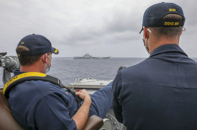 Bức ảnh làm lộ hạn chế của tàu sân bay Trung Quốc