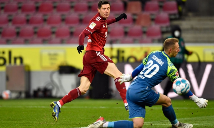 Lewandowski cán mốc 300 bàn thắng ở Bundesliga, Bayern Munich thắng đậm FC Koln