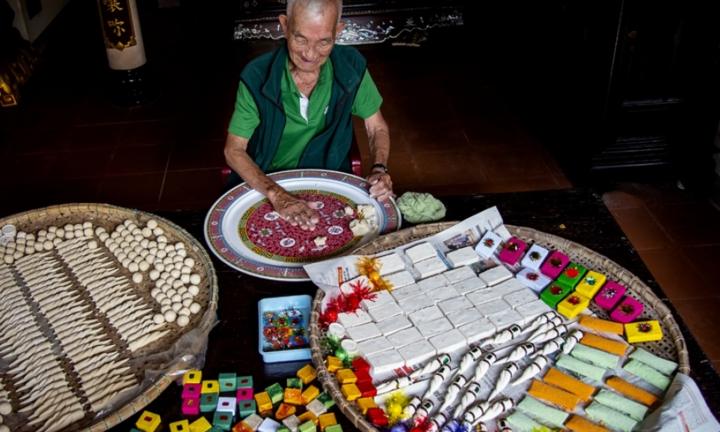 Ảnh: Cụ già 89 tuổi và món bánh Tết 'độc quyền' xứ Huế