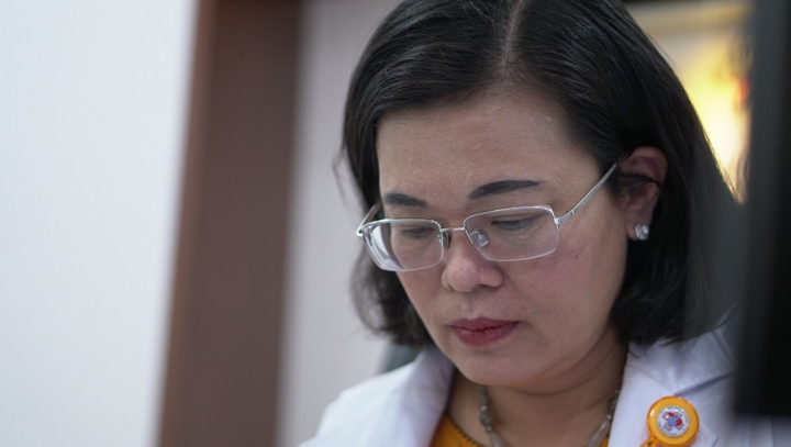 Nữ Giám đốc Bệnh viện Hùng Vương và câu chuyện ‘muốn quên mà không thể’