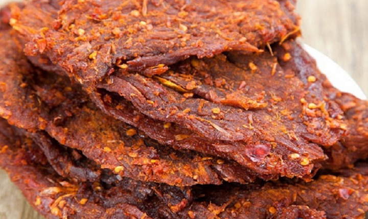 Cách làm bò khô cay ngọt mặn để nhâm nhi ngày Tết