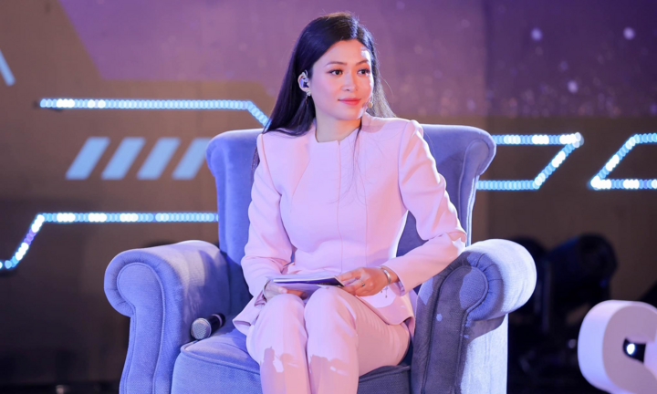 Nhan sắc biên tập viên VTV phỏng vấn nhiều chính trị gia nổi tiếng thế giới