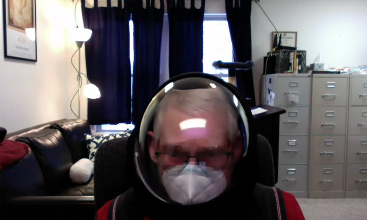 Gọi sinh viên là ‘vật trung gian truyền bệnh’, giáo sư Mỹ bị đình chỉ dạy