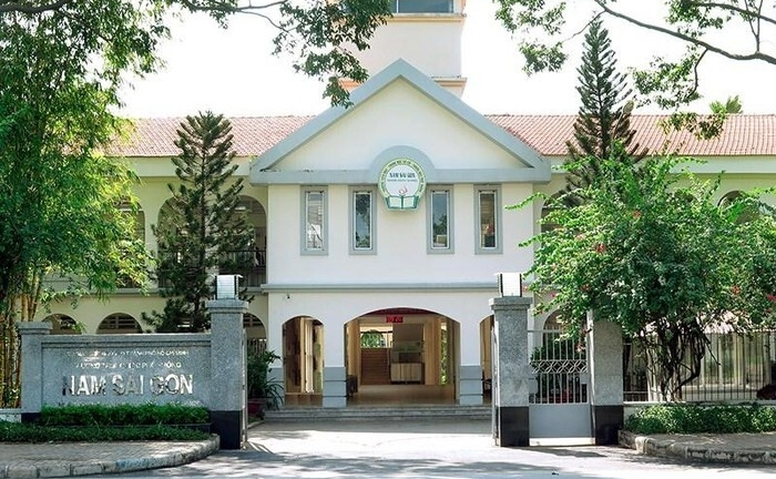 TP.HCM yêu cầu làm rõ trách nhiệm hiệu trưởng mắc COVID-19 vẫn đến trường