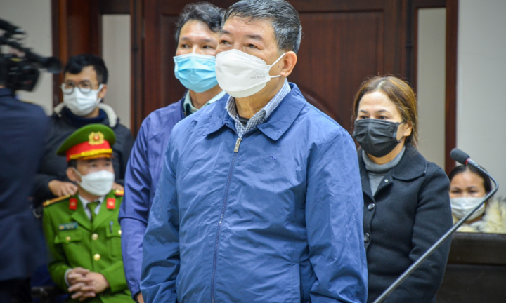 Cựu Giám đốc BV Bạch Mai: Tôi nhận tiền dịp lễ Tết, không nghĩ đây là tiêu cực