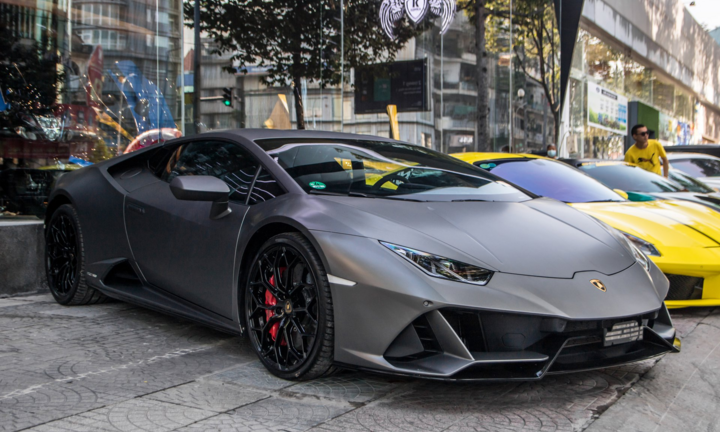 Cận cảnh Lamborghini Huracan EVO đầu tiên về Việt Nam