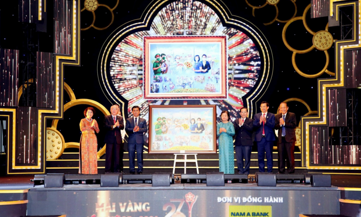 Nam A Bank tiếp tục trao tặng 1 tỷ đồng cho chương trình 'Mai Vàng nhân ái'