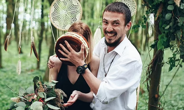 Đòi bỏ chồng ngay sau đám cưới chỉ vì bị úp bánh kem vào mặt