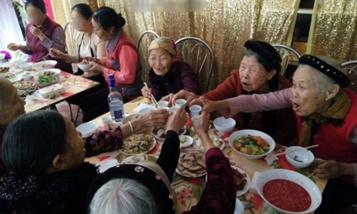 Khoảnh khắc chất chơi của hội người cao tuổi mà giới trẻ nhìn vào đều phải nể