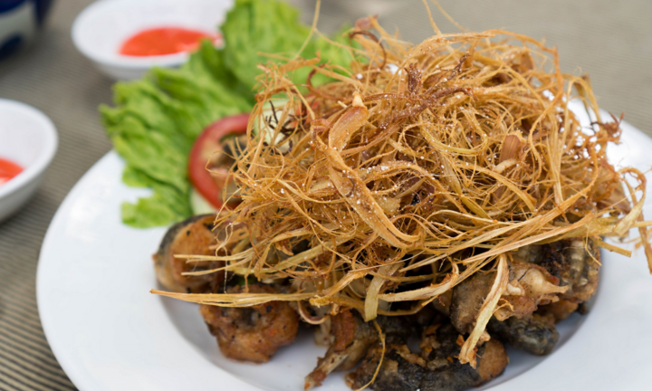 4 món ăn độc lạ ở Sài Gòn: Gà trùm mền, dê xối sả có khiến bạn tò mò?