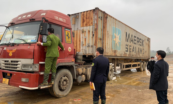 Nghi vấn nhận hối lộ xếp lốt xe ở Lạng Sơn: Lại có xe rỗng tại bãi trung chuyển