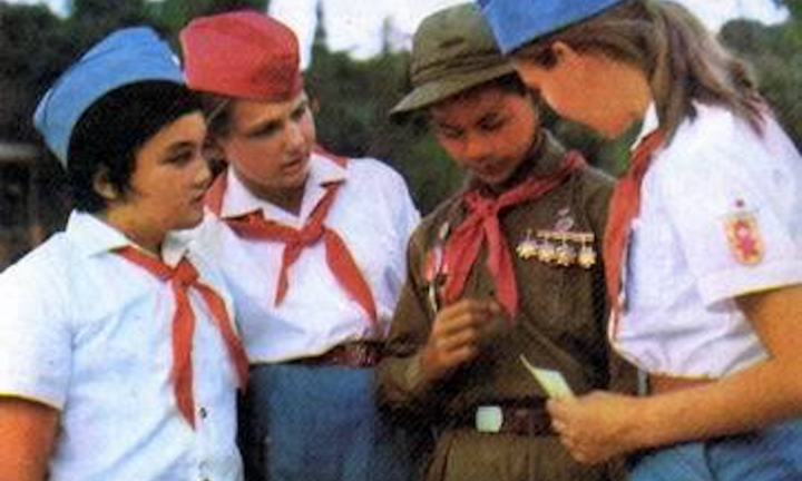 Cầu truyền hình đầu tiên và 15 năm tìm con gái nuôi