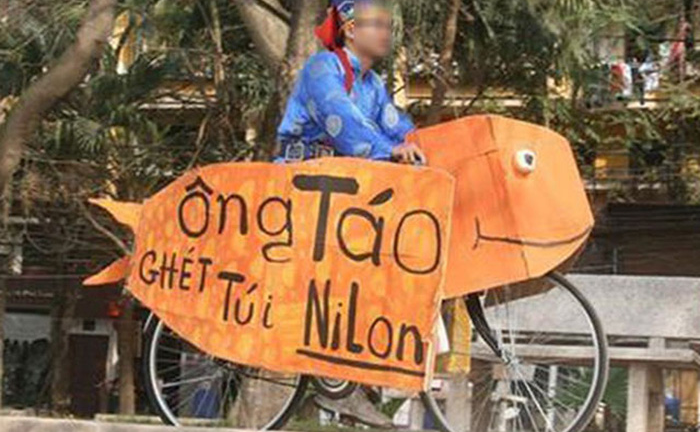 23 tháng chạp, ra xem 1001 kiểu tiễn ông Táo từ vui sương sương đến 'mặn chát'