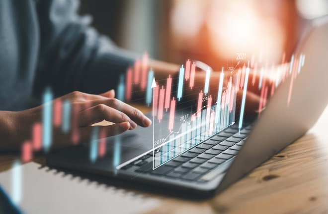 Nên giữ tiền hay cổ phiếu trước Tết?