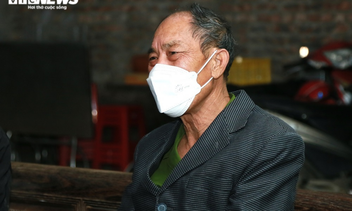 Ông nội thông tin về sức khỏe bé gái 3 tuổi bị găm đinh vào đầu