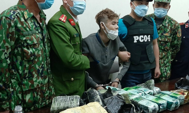 Bị vây bắt khi đang vận chuyển ma túy, nghi phạm lao xe vào lực lượng chức năng