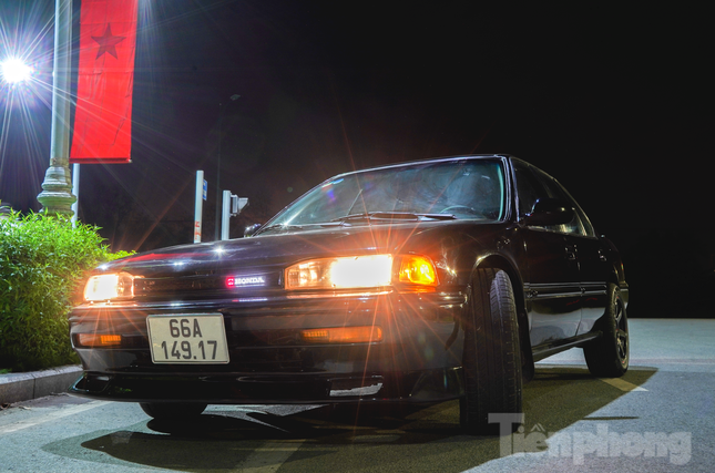 Xe cổ Honda Accord lột xác dưới bàn tay của thợ Sài Gòn