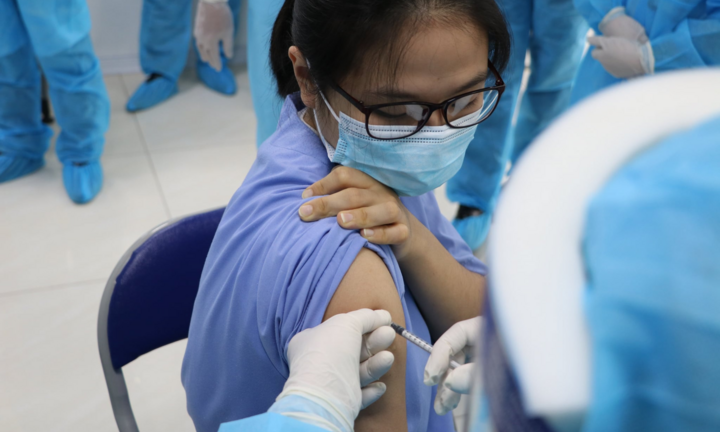 Bộ Y tế thúc các địa phương tiêm vaccine COVID-19 thần tốc hơn