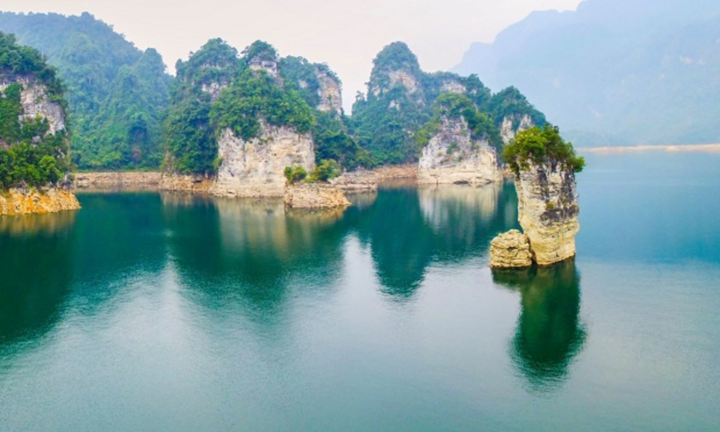 Có một ‘vịnh Hạ Long’ yên bình ở Tuyên Quang, quá tuyệt cho 1 ngày trốn phố đông